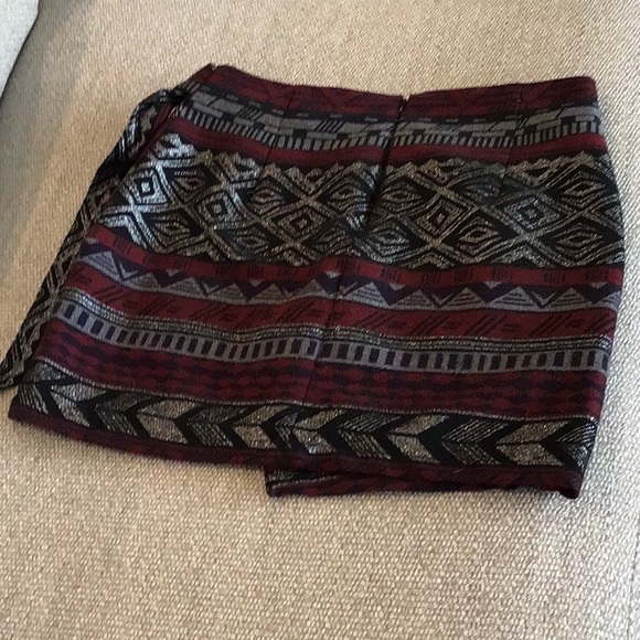 Express back zip, side tie skirt, size 6 - Picture 6 of 10